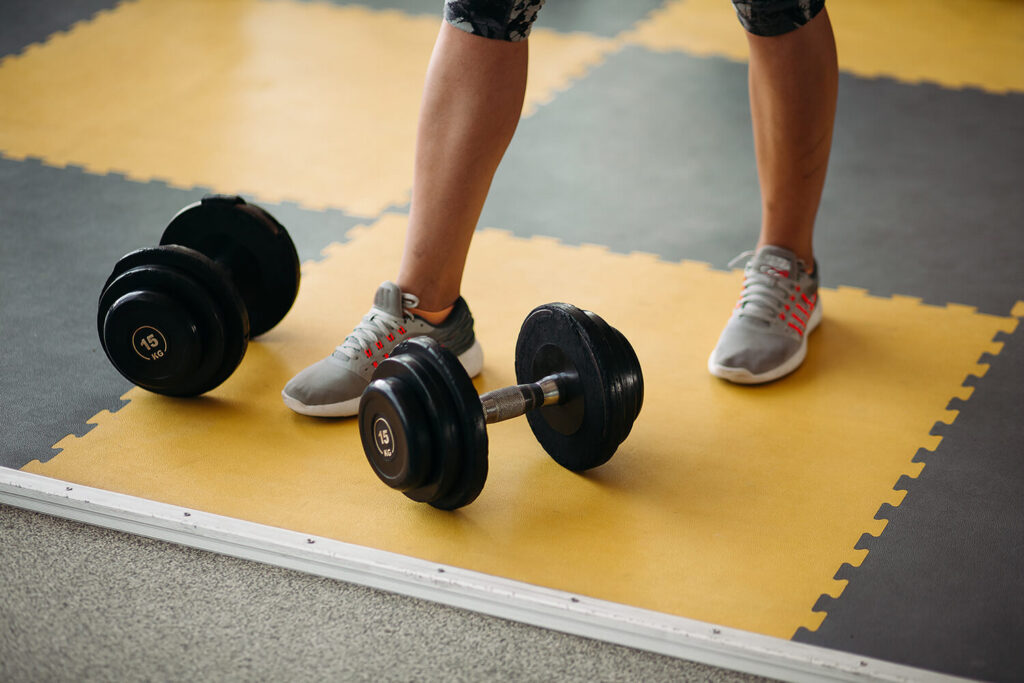 Piso tecnico de caucho de alta densidad para gimnasio funcional moderno
