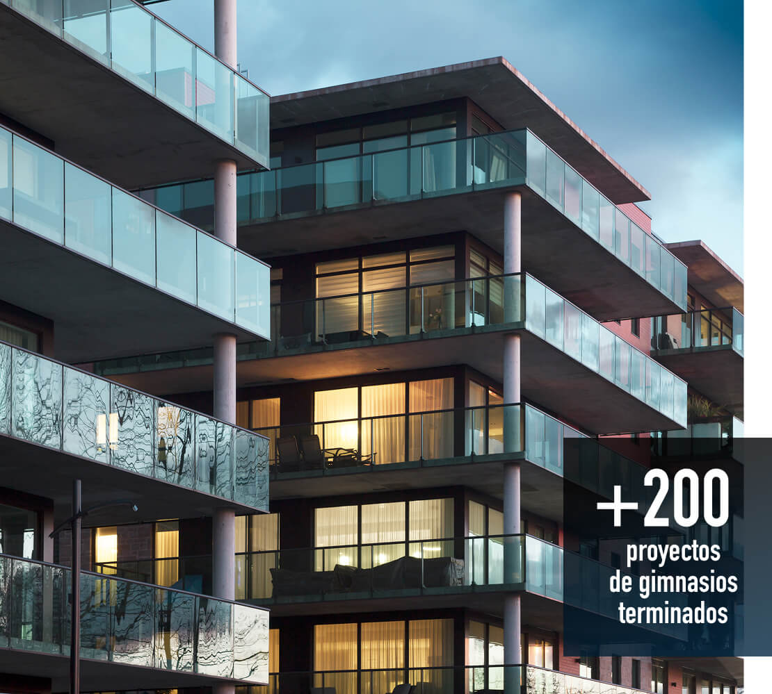 Edifico con Gimnasio Equipado por Forma